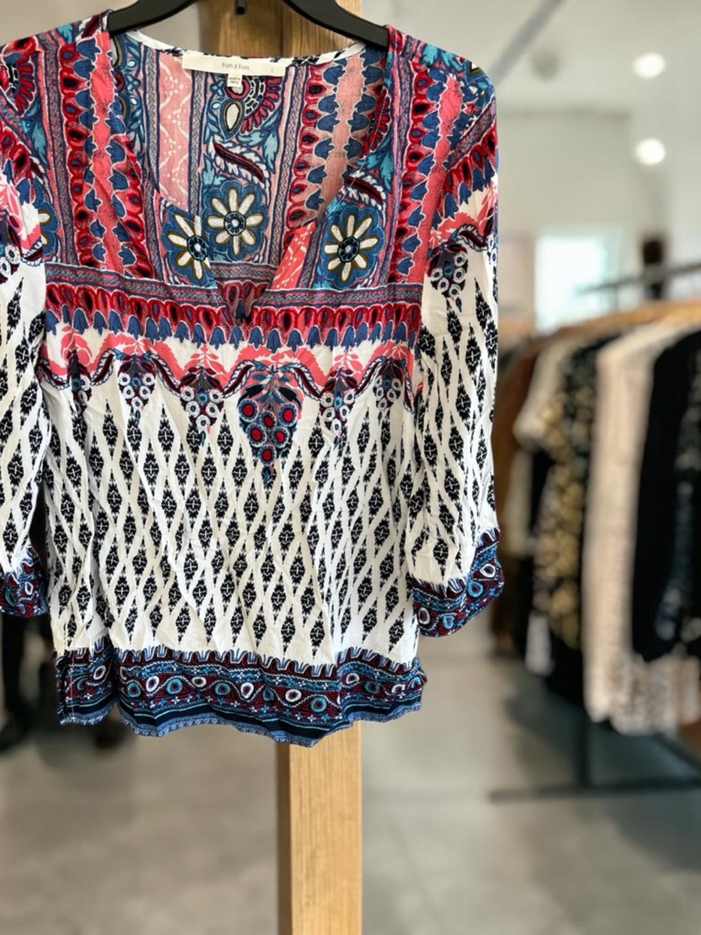 Fun2fun 3/4 sleeve bandana print top, split neck and side seams. Size L